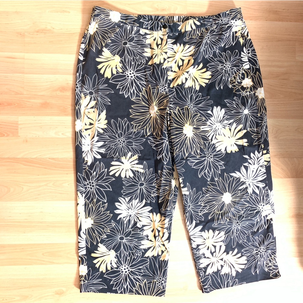 ⚡️3 for 25⚡️Alfred Dunner Floral Capri Pants Women’s Size 18 Black Yellow White